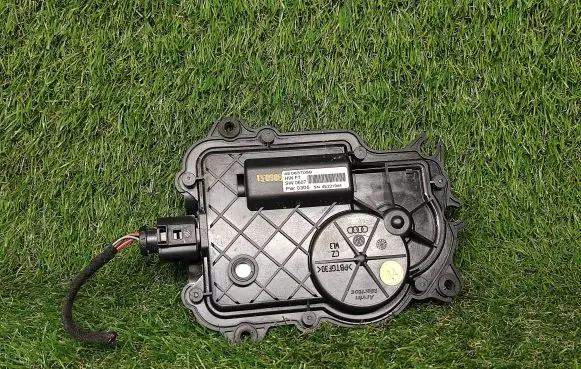Audi A8 S8 D3 4E Front door lock 4E0837059 4E221944