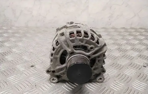 Volkswagen Golf VII Generator/alternator 03L903023K