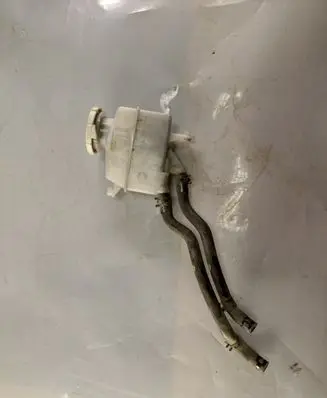 Mitsubishi Grandis Brake fluid reservoir 