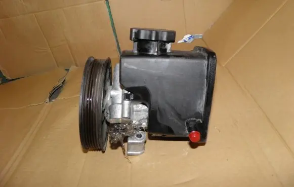 Mercedes-Benz Sprinter W901 W902 W903 W904 Power steering pump