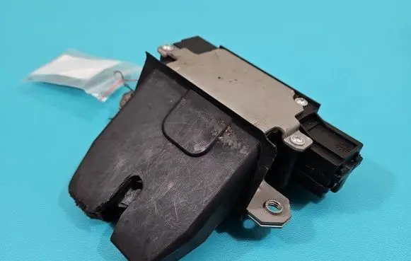 Ford Focus Tailgate/trunk/boot lock/catch/latch 132606 IMPRK1462346