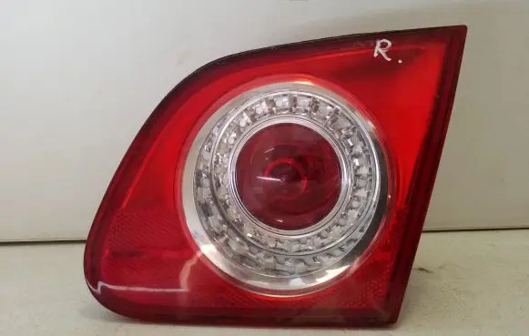 Tailgate rear/tail lights