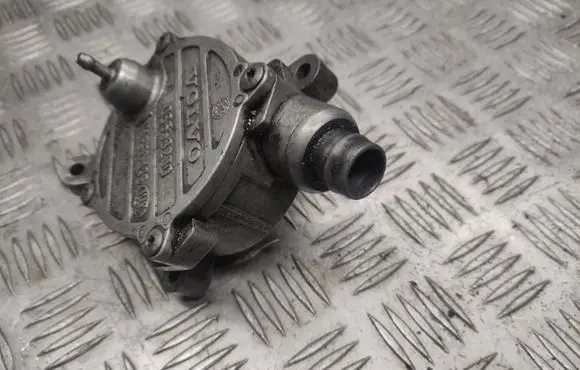 Volvo S60 Vacuum pump 08658230