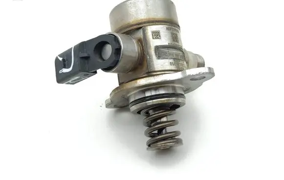 Volkswagen Golf VIII Fuel injection high pressure pump 05E127027J DD4260123 0205112