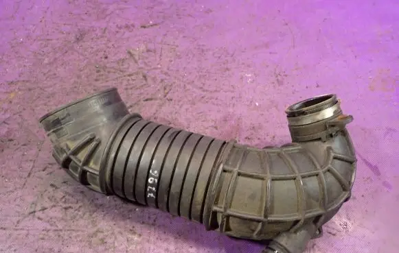 Audi A4 S4 B7 8E 8H Air intake hose/pipe 8E0129615J