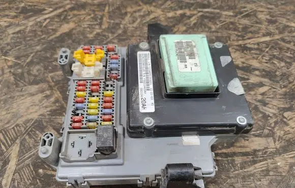 Jeep Cherokee Fuse module P56010420AH P56010395AA