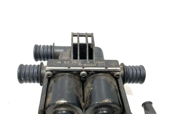 BMW 5 E60 E61 Coolant heater control valve 6931708 693170802 1147412181