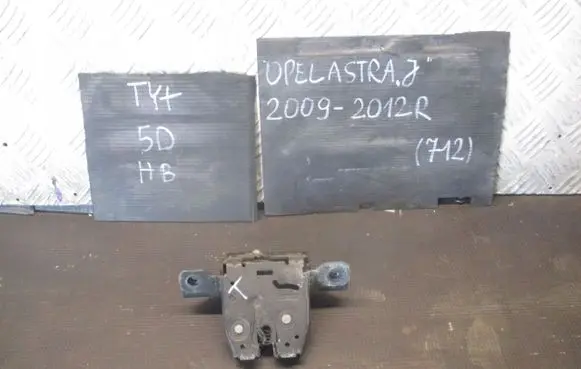 Opel Astra J Tailgate lock latch 13585478