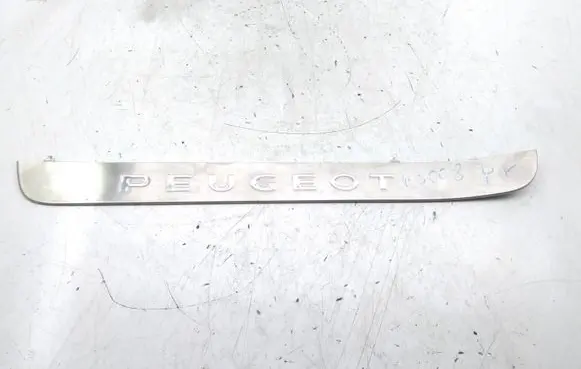 Peugeot 5008 Front sill trim cover