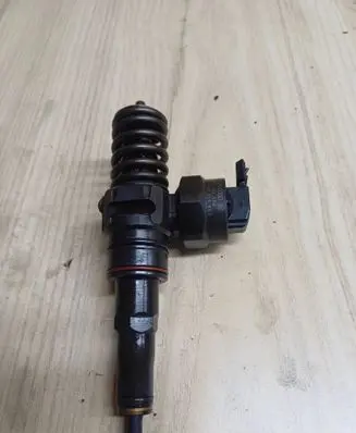Volkswagen Sharan Fuel injector 038130073H