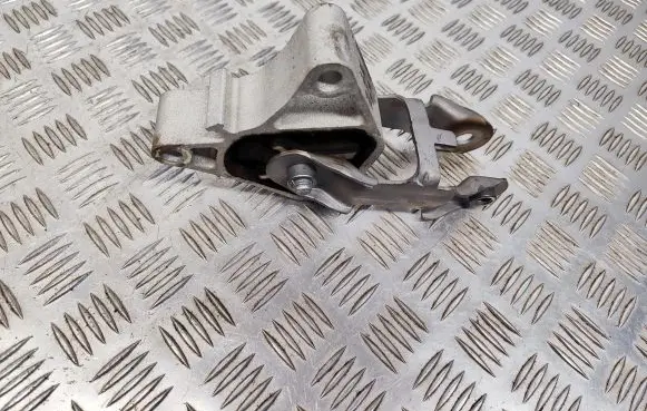 Mercedes-Benz B W246 W242 Engine mount bracket A2462400009
