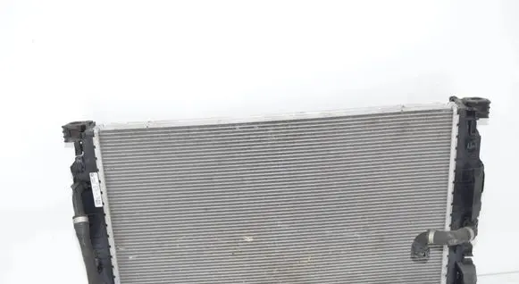 BMW 5 G30 G31 G38 Coolant radiator 8472247 17118472247