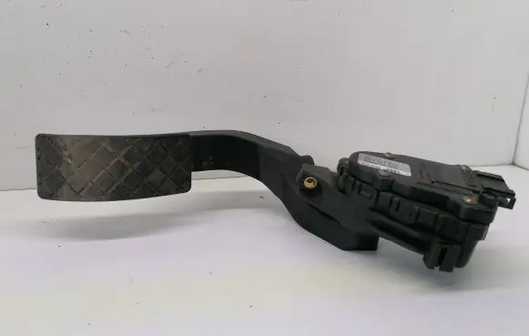 Volkswagen PASSAT B5 Accelerator throttle pedal 8D1721523 00777007