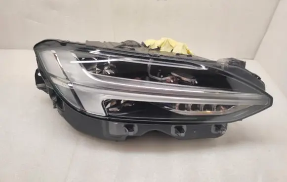 Volvo S90, V90 Headlight/headlamp