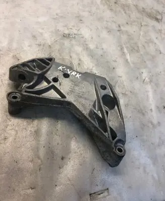 Volkswagen Tiguan Engine mounting bracket 06j199207p