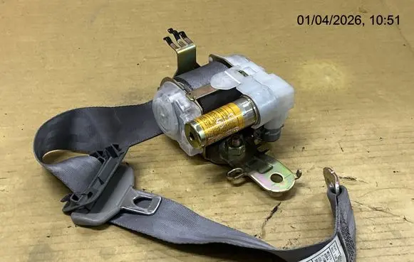 Lexus LS 430 Rear seatbelt 