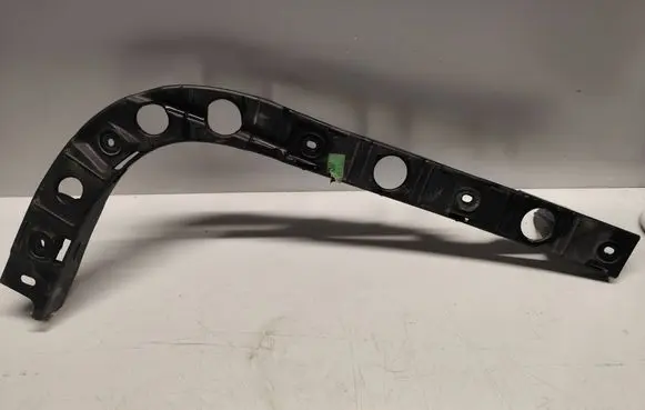 Rear bumper mounting bracket