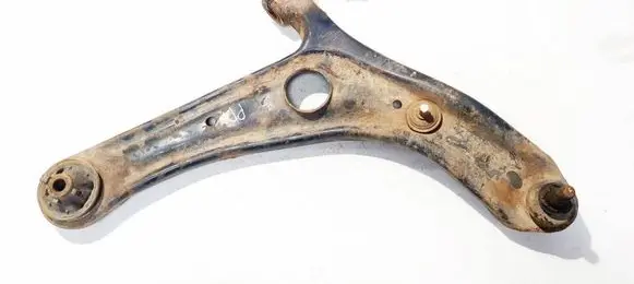 Toyota Yaris Verso Front lower control arm/wishbone