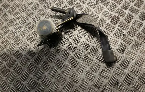 Toyota RAV 4 (XA20) Rear seatbelt 