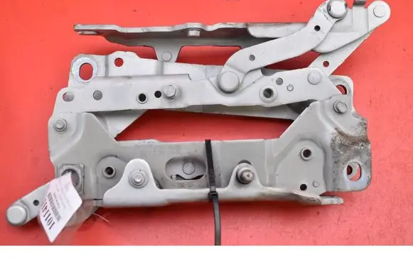 Engine bonnet/hood hinges