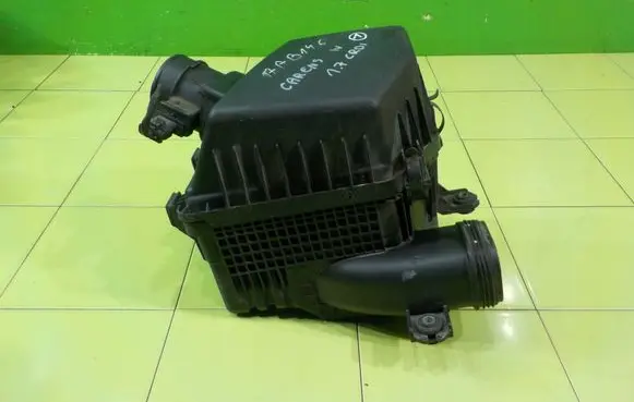 KIA Carens III Air filter box 28110A4200