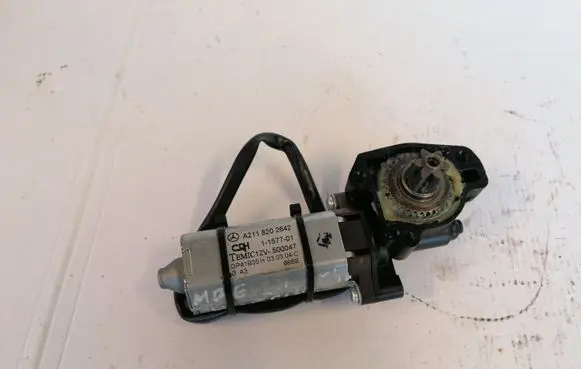 Mercedes-Benz E W211 Seat adjustment motor A2118202642