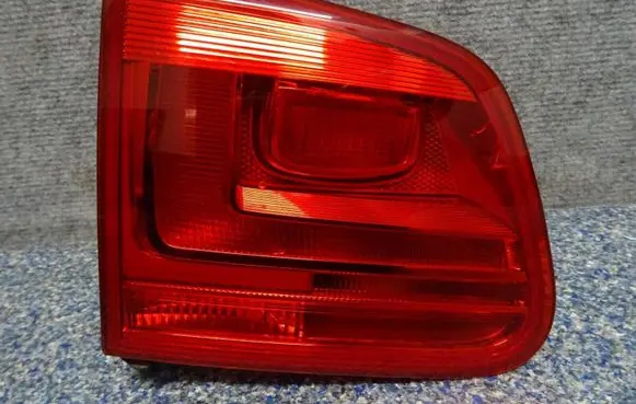 Volkswagen Tiguan Tailgate rear/tail lights 5N0945093J