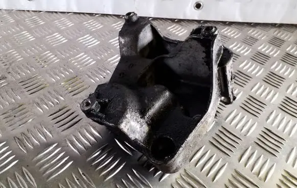 BMW X3 E83 A/C compressor mount bracket 7794614