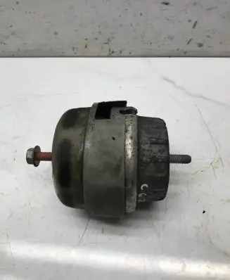 Audi A6 S6 C6 4F Engine mount bracket