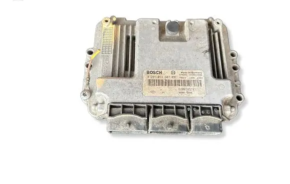 Renault Megane II Engine control unit/module 8200705747 0281013907