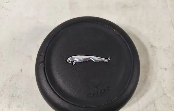 Jaguar XE Steering wheel airbag cover 3084485