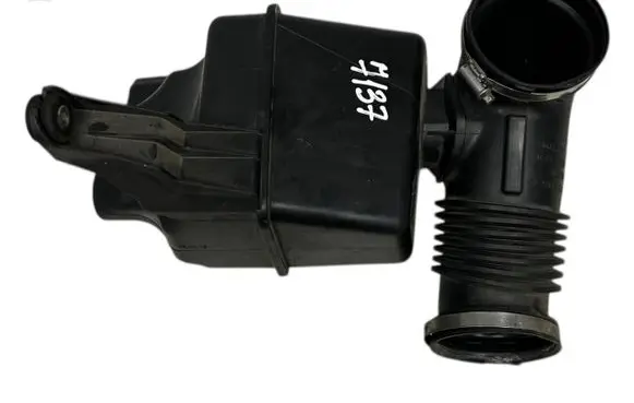 BMW 5 E60 E61 Intake resonator 7571463