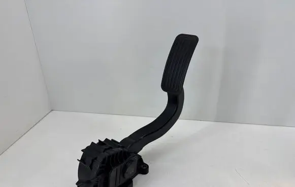 Tesla Model 3 Accelerator throttle pedal 1020792