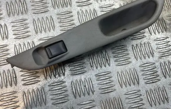 Nissan Primera Electric window control switch 82960 BU700