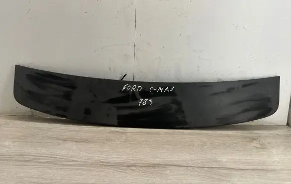 Tailgate/trunk spoiler