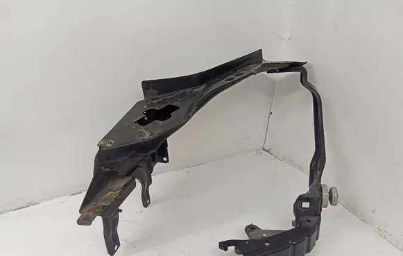 Headlight/headlamp mounting bracket