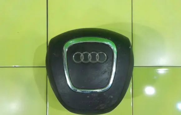 Audi A4 S4 B8 8K Steering wheel airbag 61526325