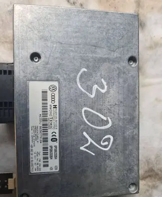 Audi A4 S4 B7 8E 8H Bluetooth control unit module 8P0862335H 065037918