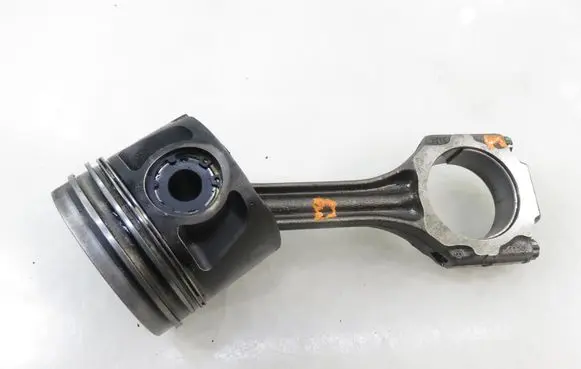 Volvo 850 Piston with connecting rod 81L33