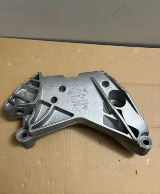Volkswagen PASSAT CC Engine mounting bracket 06J199207P