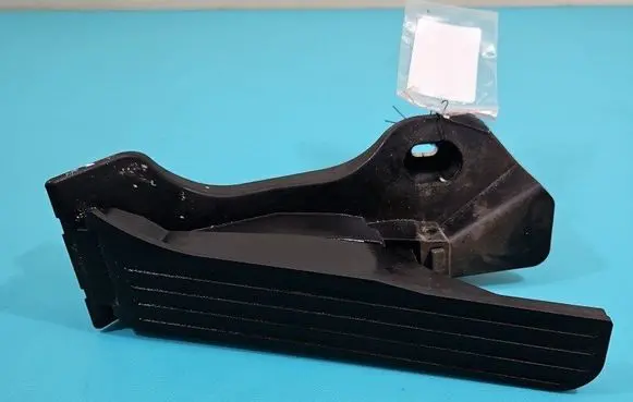 Accelerator throttle pedal