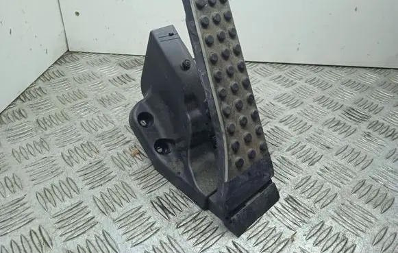 Mercedes-Benz C AMG W205 Accelerator throttle pedal A2053000104