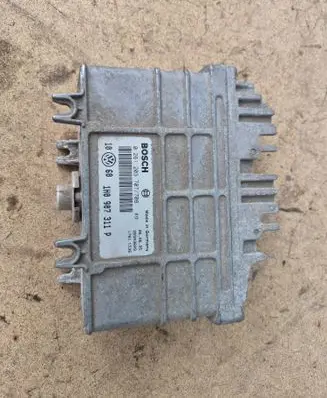 Volkswagen PASSAT B4 Engine control unit/module 0261203707 1H0907311P 26SA3609