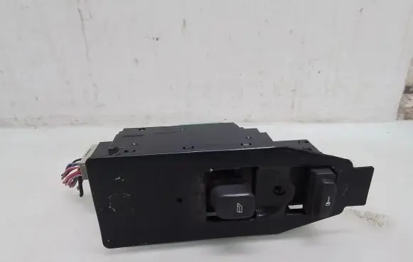 Volvo V70 Electric window control switch 8682837