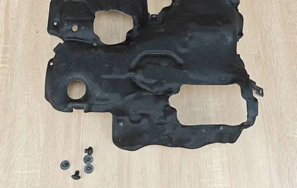 BMW 4 G22 G23 G24 G26 Heat shield in engine bay 8583378