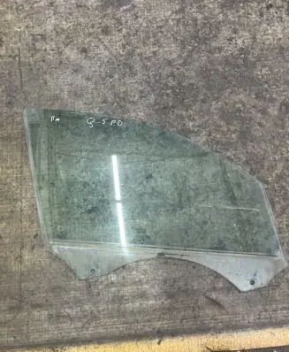 Audi Q5 SQ5 8R Front door window glass four-door