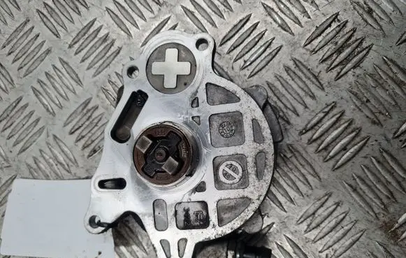 Skoda Octavia Mk2 (1Z) Vacuum pump 03L145100