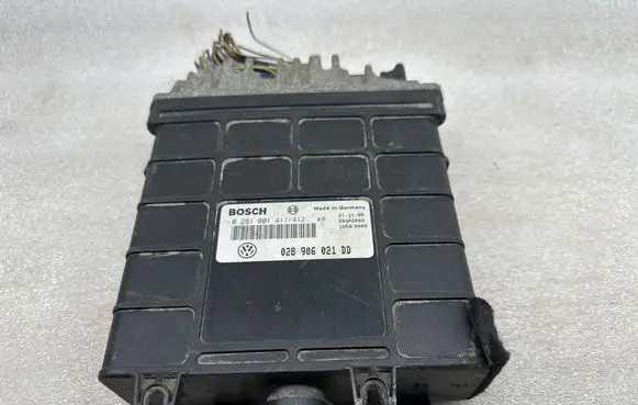 Volkswagen PASSAT B4 Engine control unit/module 028906021DD 0281001411 28SA2669