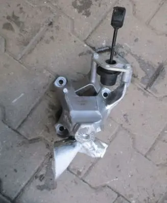 Audi A4 S4 B7 8E 8H Engine mounting bracket