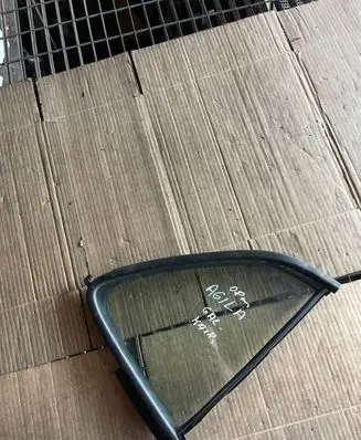Opel Agila B Rear side window